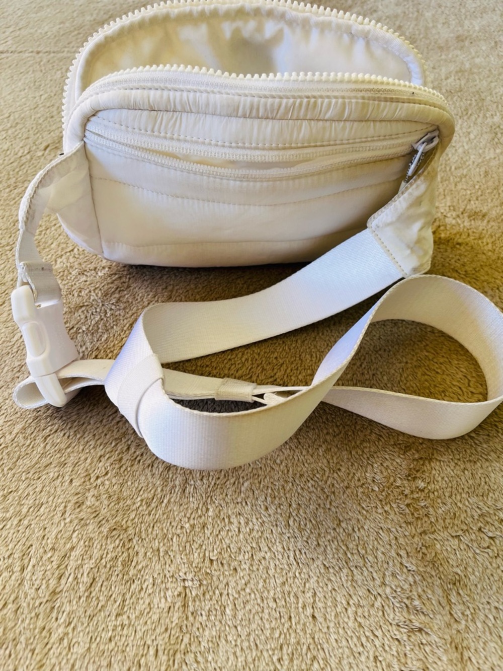 lululemon White Everywhere Belt Bag Quilted Crossbody Pouch Silver - Picture 4 of 9